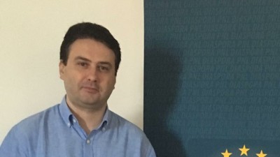 Candidato do PNL Marius Ioan apela ao voto nas eleições romenas de 11 de Novembro