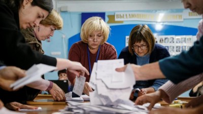 Candidato pró-russo lidera presidenciais na Moldávia