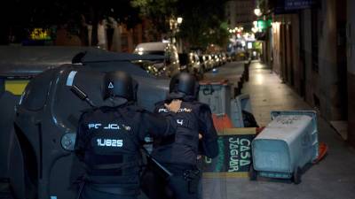 Carga policial contra manifestantes que cortaram avenida em Madrid