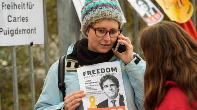 Carles Puigdemont fica detido na Alemanha