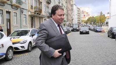Carlos Santos Silva diz que cofre em nome do advogado era seu