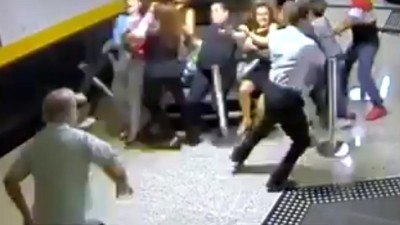 Carro atropela sete e acaba por matar duas pessoas