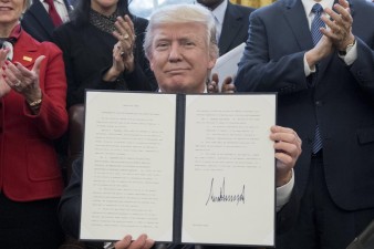 Casa Branca revela impostos pagos por Trump antecipando-se a televisão