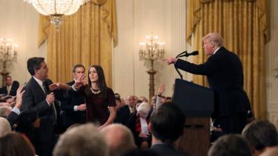 Casa Branca suspende acreditação de jornalista da CNN após confronto verbal com Trump