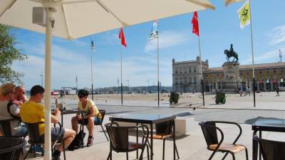 Casal sofre agressão homofóbica por quatro homens no Terreiro do Paço em Lisboa
