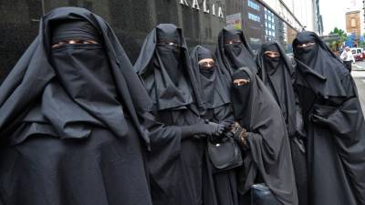 Caso de jovem que fugiu levanta debate sobre condição da mulher na Arábia Saudita