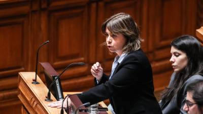 Catarina Martins diz que posição do Governo português face à Venezuela “viola o direito internacional”
