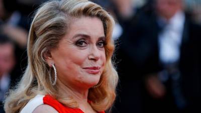 Catherine Deneuve reafirma opinião sobre conduta sexual dos homens, mas pede desculpas