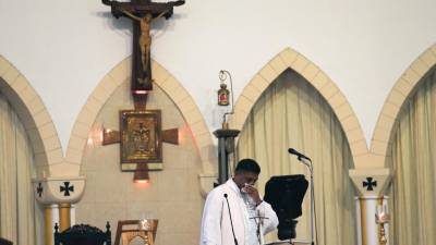 Católicos no Sri Lanka celebram primeira missa dominical após atentados