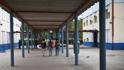 Centenas de alunos, pais e professores exigem retirada de aminanto na Portela de Sacavém