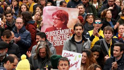 Centenas de pessoas manifestam-se nas ruas de Barcelona