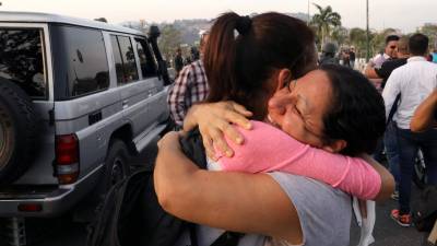 Centenas de venezuelanos nas ruas de Caracas