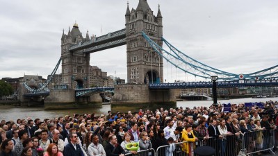Centenas em vigília de homenagem às vítimas do atentado de Londres