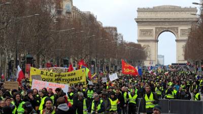 Centenas manifestam-se em Paris pelo 13.º sábado consecutivo