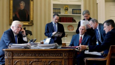 Centenas nas ruas exigem investigação independente a ligações entre Trump e Moscovo
