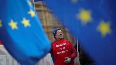 Cerca de 100 eurodeputados disponíveis para apoiar adiamento do Brexit