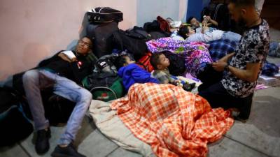 Cerca de 100 venezuelanos no Peru regressam ao país na segunda-feira