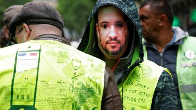 Cerca de 15.500 “coletes amarelos” manifestam-se em França pelo 27.º sábado