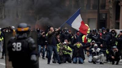 Cerca de 80 mil polícias mobilizados para as manifestações dos “coletes amarelos” em França