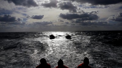 Cerca de mil pessoas socorridas sexta-feira no Mediterrâneo