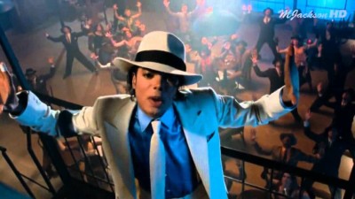 Chapéu do cantor Michael Jackson arrematado em leilão por 10 mil euros