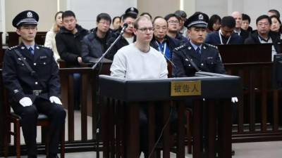 China condena “comentários irresponsáveis” após julgar canadiano à pena de morte