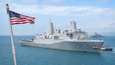 China proíbe navios militares norte-americanos de pararem em Hong Kong e pune ONG