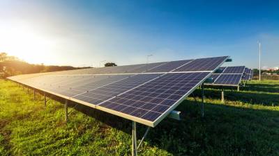 China saúda o fim das restrições da UE sobre a venda de painéis solares