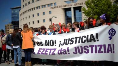 Cinco espanhóis condenados por abuso sexual, manifestações contestam penas leves