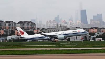 Cinco feridos em aterragem de emergência de avião chinês com 157 passageiros