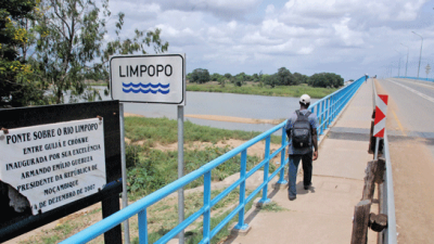 Cinco futebolistas morrem num naufrágio no sul de Moçambique