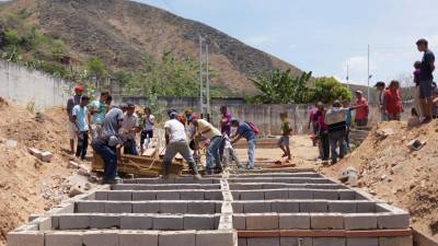 Cinco polícias detidos pela morte de 68 pessoas numa cadeia venezuelana