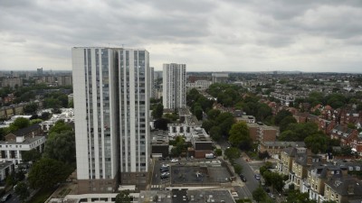 Cinco torres em Londres recebem ordem de evacuação devido a risco de incêndio