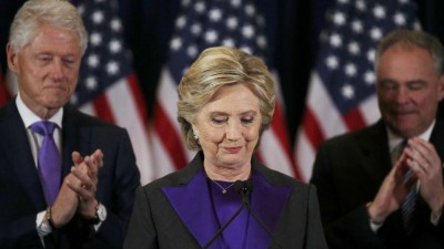 Clinton admite derrota dolorosa, mas crê que deve oportunidade a Trump
