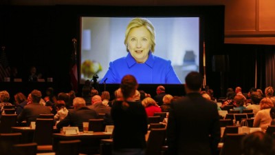 Clinton pede a democratas unidade e capitalização de descontentamento com Trump