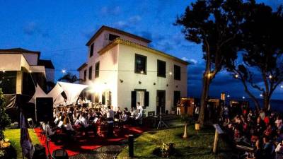 Câmara de Santa Cruz doa colecção de barro ao Museu Etnográfico por não poder cuidar