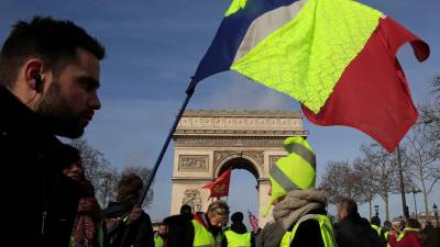Coletes amarelos iniciam hoje marcha até Paris para exigir referendo