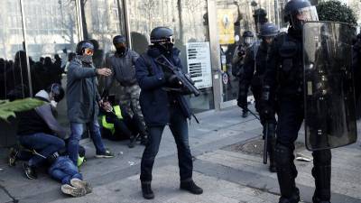‘Coletes amarelos’ voltam a sair hoje à rua e polícia garante “tolerância zero”