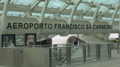 Colisão com aves motivou aterragem de emergência de avião no Aeroporto do Porto