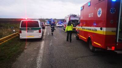 Colisão entre autocarro e camião na Eslováquia faz 13 mortos e 20 feridos