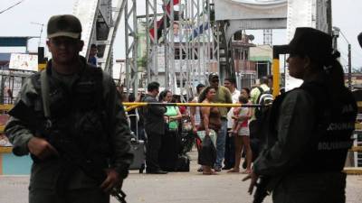 Colômbia expulsa 15 venezuelanos após confrontos em campo humanitário