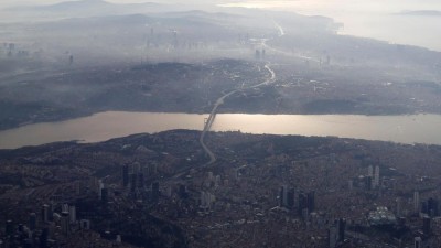 Colpaso de mina na Turquia provoca três mortos e 13 pessoas encurraladas no interior