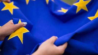 Comissário europeu reitera disponibilidade total da UE para ajudar a Grécia