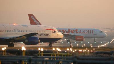 Companhias aéreas processam governo britânico devido à quarentena