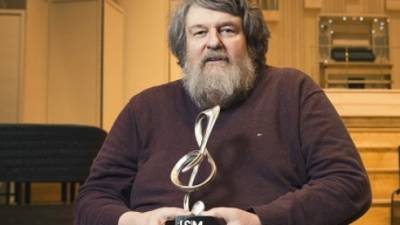 Compositor britânico Oliver Knussen morreu aos 66 anos
