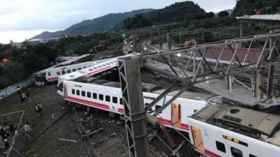 Condutor de comboio que descarrilou matando 18 pessoas em Taiwan suspeito de negligência