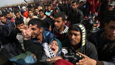 Confrontos na fronteira de Gaza com Israel fazem pelo menos 5 mortos e mais de 300 feridos
