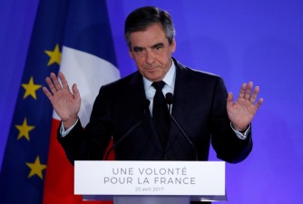 Conservador Fillon reconhece derrota e apela ao voto em Macron