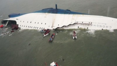Coreia do Sul traz à superfície ‘ferry’ naufragado de Sewol