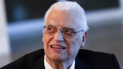 Corpo de Freitas do Amaral vai para os Jerónimos e funeral no sábado em Cascais